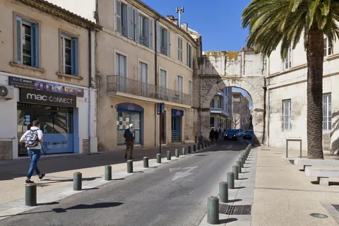 Nîmes: Paseo exprés con un lugareño en 60 minutos