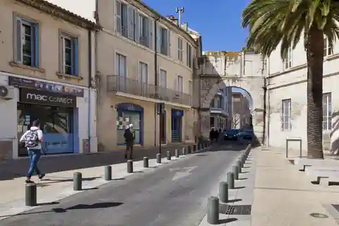 Nîmes: Paseo exprés con un lugareño en 60 minutos