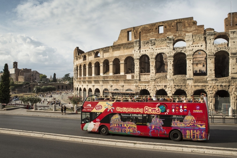 Rome : bus à arrêts multiples, Forum romain et ColiséeBillet de bus 24 h et visite du Colisée en anglais à 11:30