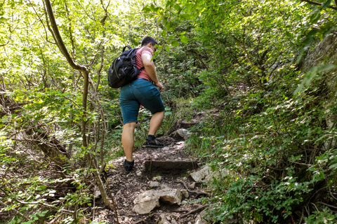 &quot;Caverna Pëllumbas e rio Erzeni: Caminhadas e natação&quot;