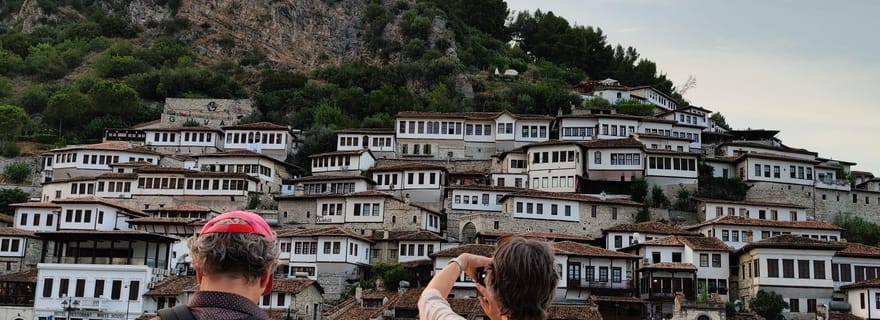 « Promenade à Berat : la ville aux mille fenêtres » - par 1001 AA