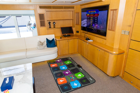 迪拜：家庭日落超大游艇巡航（含烧烤和饮料）