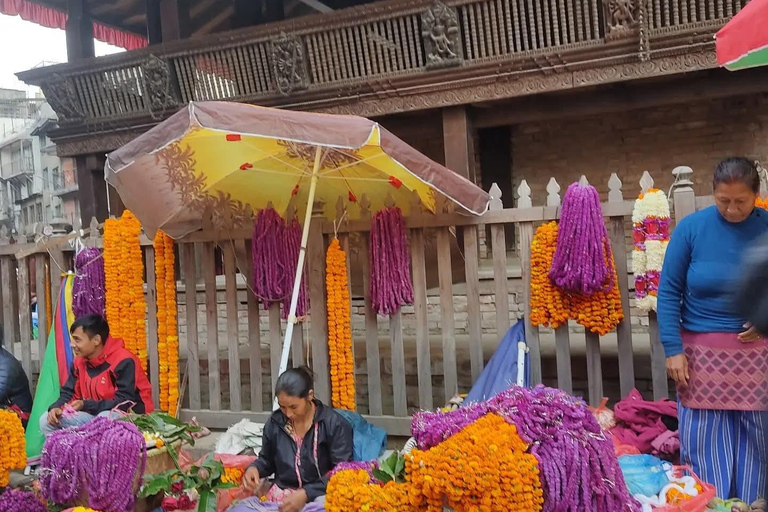 Kathmandu: Street Food and Shopping Tour with Local Guide