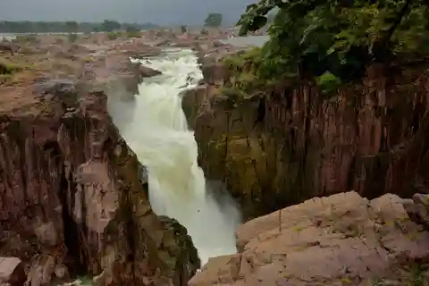 Khajuraho: Raneh Falls Half-Day Guided Tour with Pickup