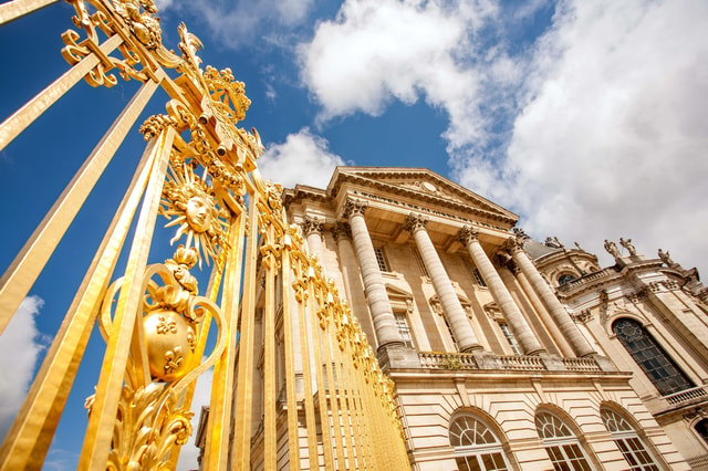 Paris: Gardens of Versailles Walking Tour & Palace Entry