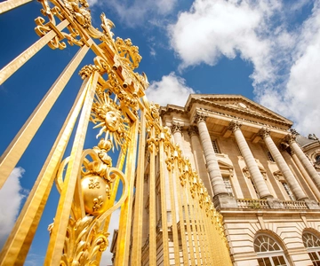 Paris: Gardens of Versailles Walking Tour & Palace Entry