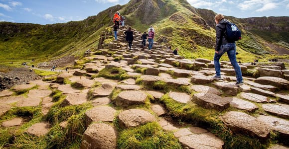 Dublin: Belfast (Titanic oder Taxi), Dunluce & Causeway-Ausflug