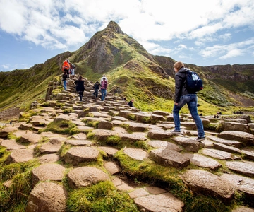 Dublin: Giant's Causeway & Belfast (Titanic or Black Taxi)