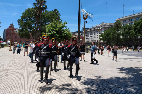 Anmärkningsvärda kaféer (Bares notables) i Buenos AiresAv. de mayo &amp; Plaza de Mayo med överflyttning.