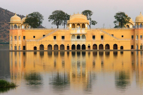 Excursion d'une journée à Jaipur depuis Delhi par voie rapideVoiture privée avec chauffeur et visite guidée uniquement