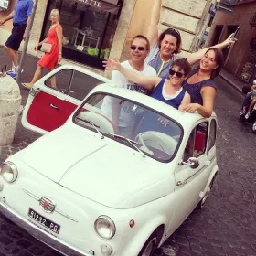 Rom: Autorundfahrt in einem klassischen Fiat 500
