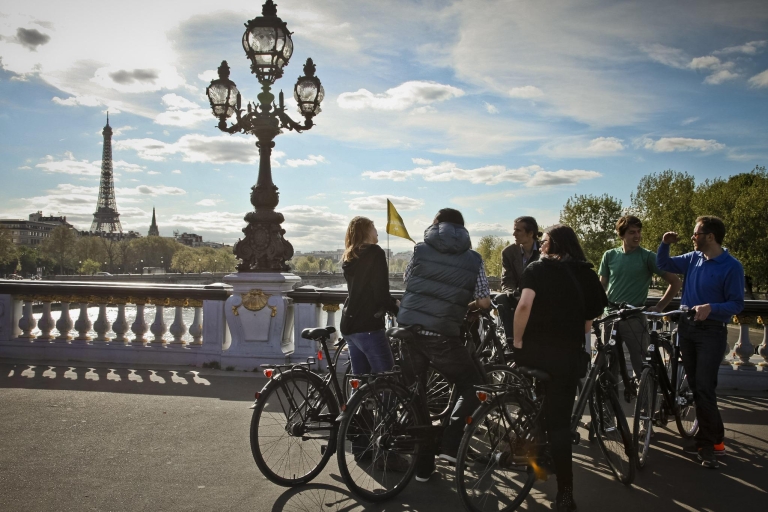 Paris Bike Tour: 3 Hours Along the River Seine Tour in French