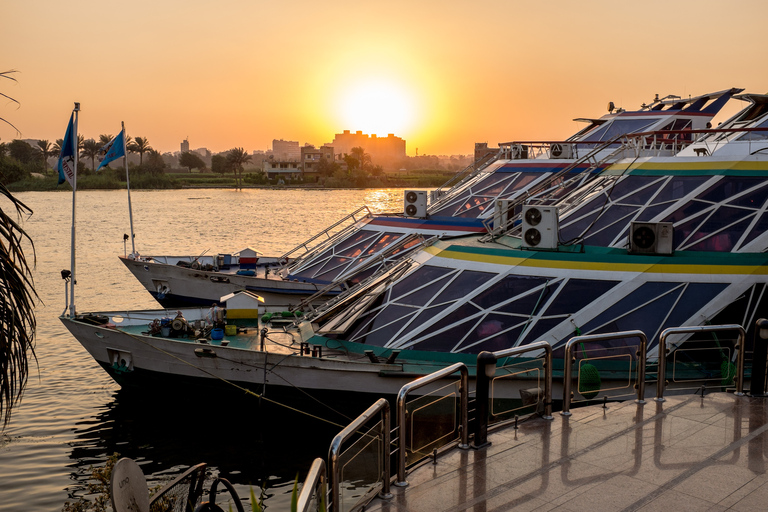 Cairo: Dinner Cruise on the Nile River Cairo: Dinner Cruise on the Nile River Group Tour