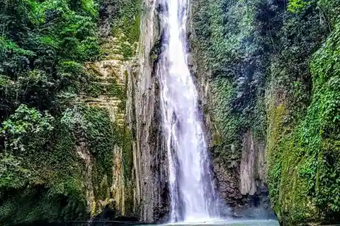Moalboal: Island Hopping and Mantayupan Falls Day Trip