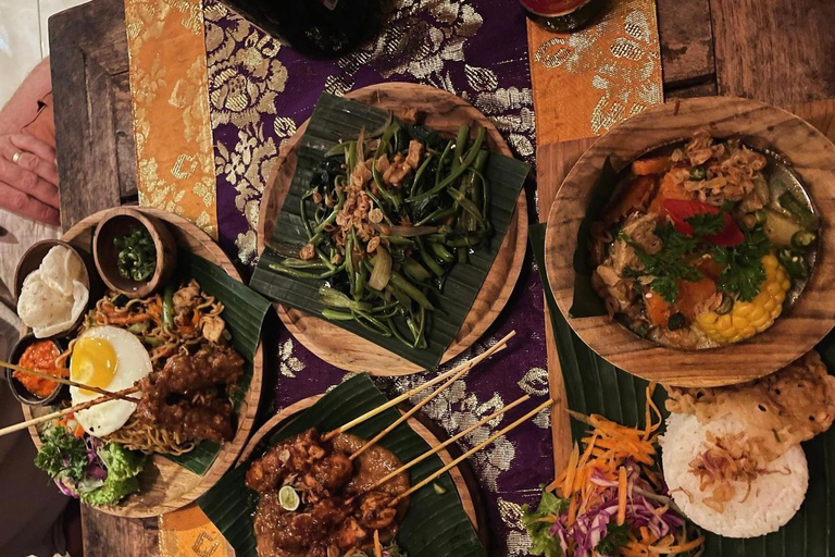 Ubud: Gianyar Night Market Food Tour with up to 17+ Tastings Tour with Transfer from Central Ubud