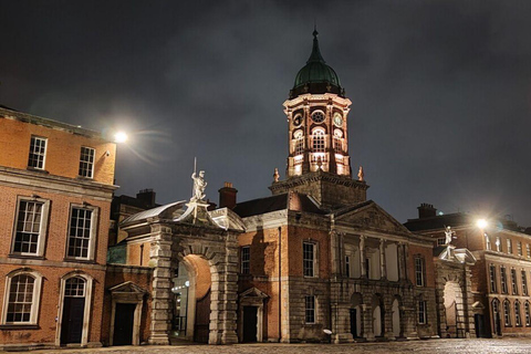 Dublin nocą: wycieczka z przewodnikiem po iluminacjach z przystankami w pubachDublin nocą: wycieczka z przewodnikiem po iluminowanych zabytkach z przystankami w pubach