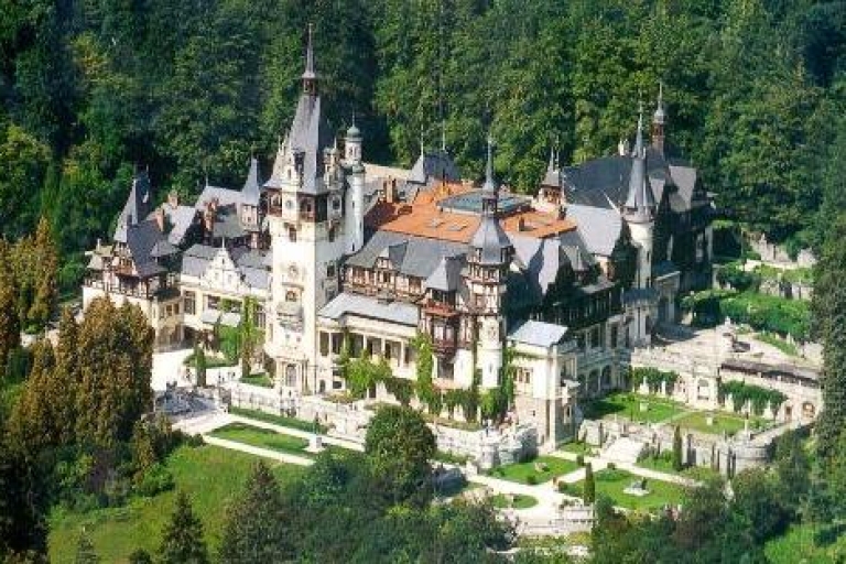 Au départ de Bucarest : Excursion privée d'une journée aux châteaux de Dracula et de Peles