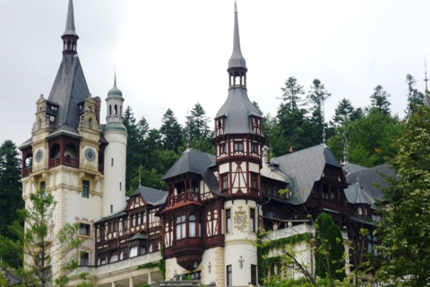 Au départ de Bucarest : Excursion privée d'une journée aux châteaux de Dracula et de Peles