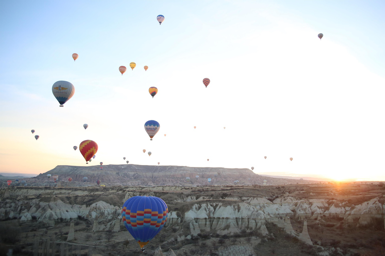 Göreme: volo in mongolfiera all&#039;alba della valle di Göreme con colazione