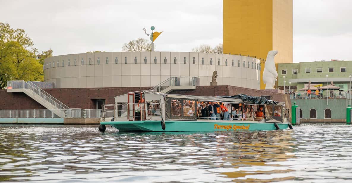Afbeelding 2 van Groningen: Terrasboot ervaring met een gezellige bar
