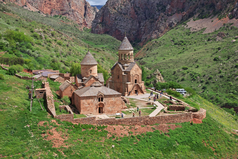 Yerevan: Private Tour with Guide & Transfer to Syunik