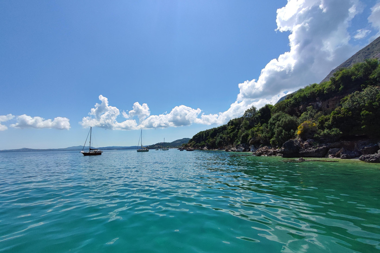 Corfu: Privé cruise van een hele dag met zeiljachtCorfu:Privé cruise van een hele dag met zeiljacht