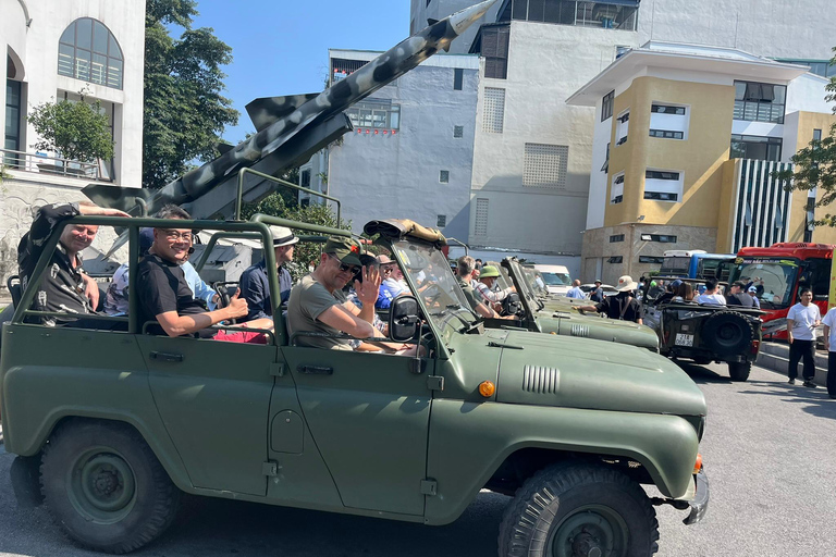 河内吉普车探索之旅：河内希尔顿、城堡、B52和火车站乘坐吉普车探索河内市