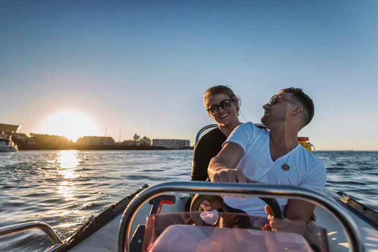 Cape Town: 3-Hour Private Luxury Yacht Charter with Drinks