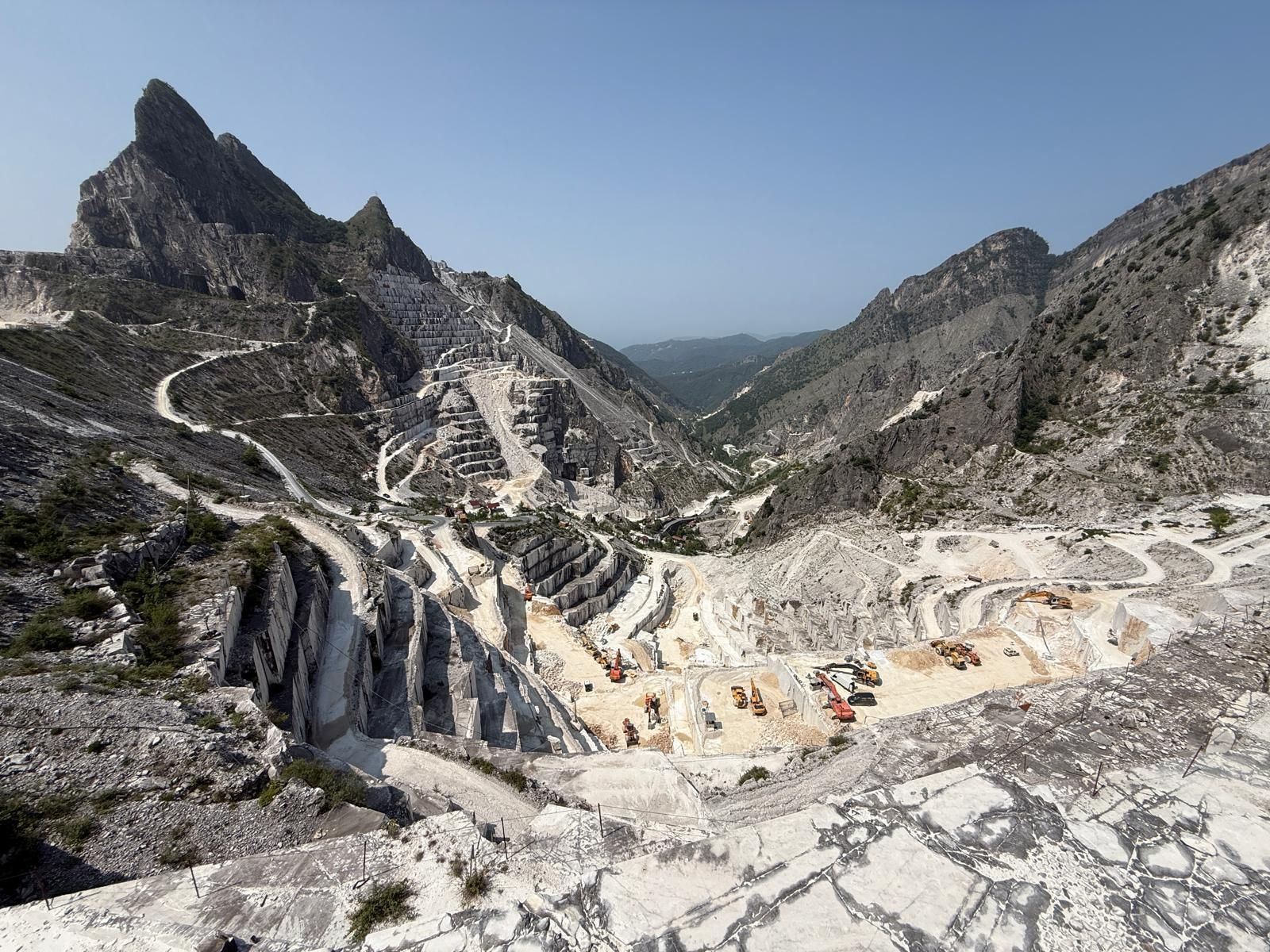Marmorsteinbrüche von Carrara mit Lardo-Verkostung: Tour durch die Steinbrüche im Geländewagen