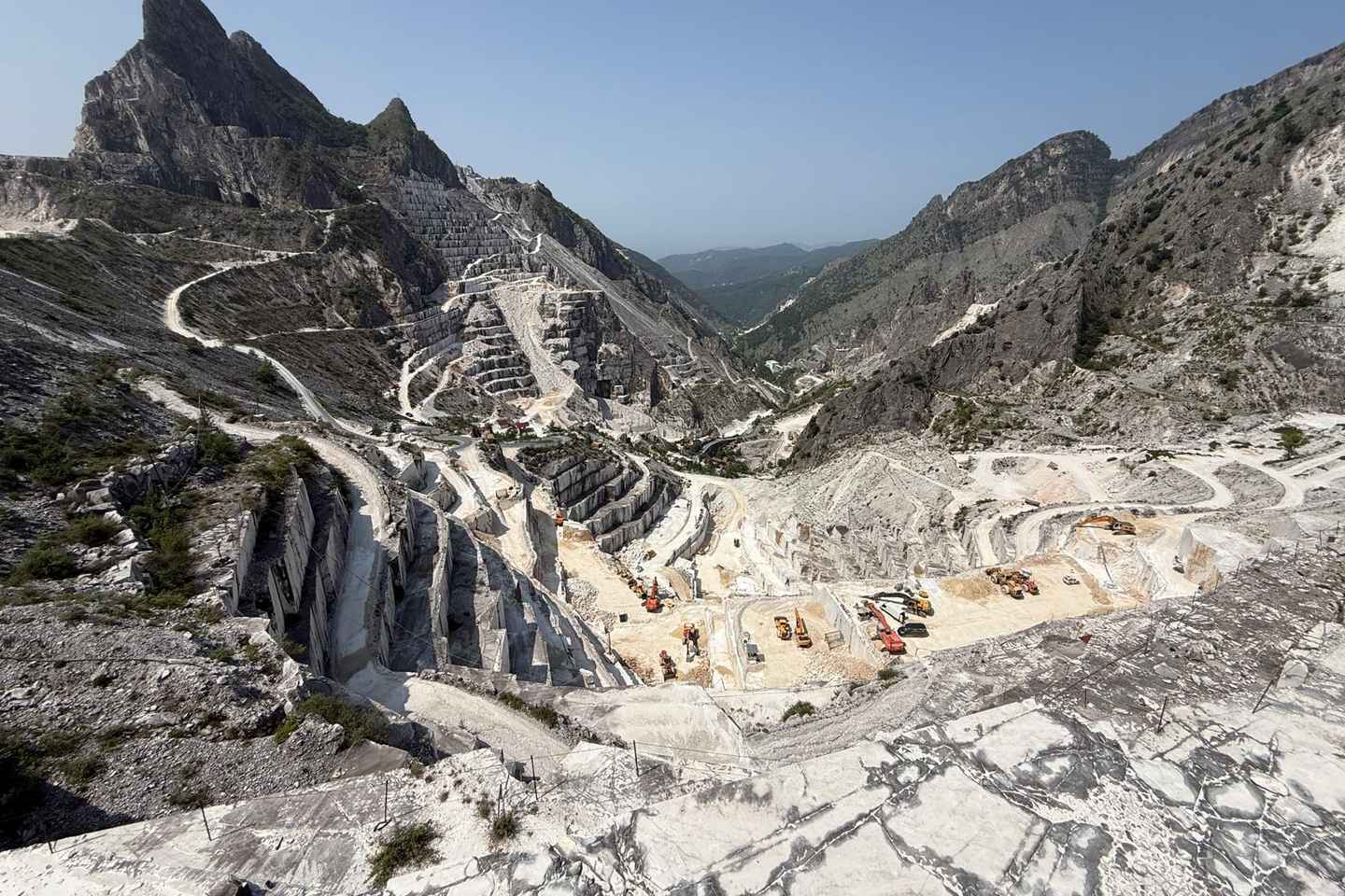 Carrara marble quarries with lardo tasting: Off-road quarry tour