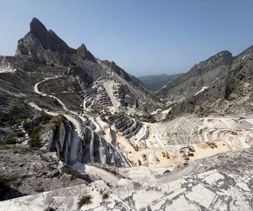 Carrara marble quarries with lard tasting: Off-road quarry tour