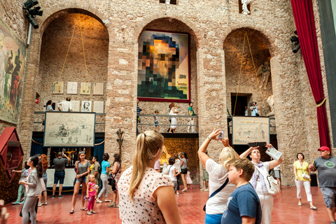 Barcelone : Girona et Figueres avec Musée Dali en optionVisite de Gérone et Figueres avec billet d'entrée au musée Dali