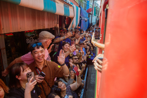 Bangkok: Floating Market & Train Tour with Michelin & Pickup