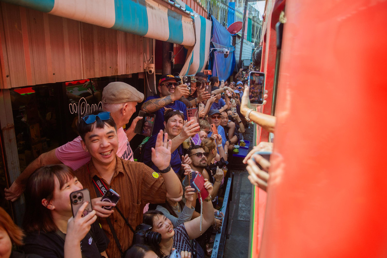 Bangkok: Floating Market & Train Tour with Michelin & Pickup
