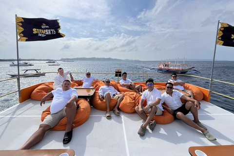 Epicka impreza na jachcie Boracay od SundancerEpicka impreza na jachcie w Boracay z Sundancer