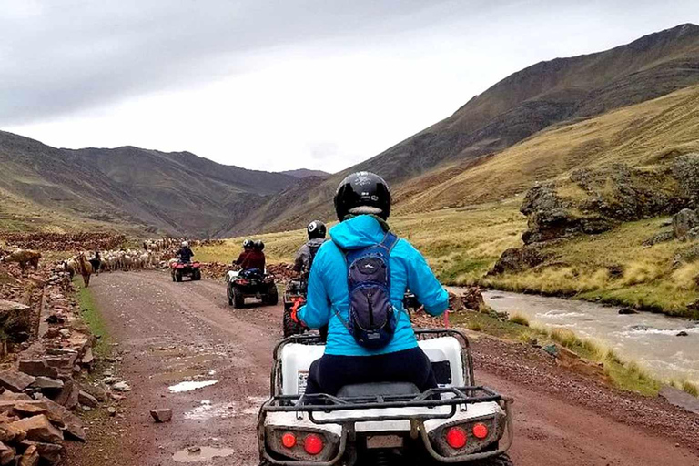 Von Cusco aus: Regenbogenberg mit ATV (Quads) + EssenRegenbogenberg in ATV