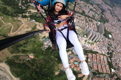 Volar en parapente sobre Medellín en San Félix, una experiencia increíble