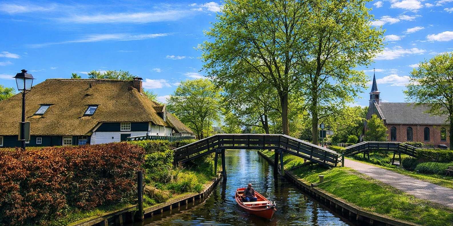 Amsterdam: Giethoorn Day Trip & Boat Cruise with Local Guide