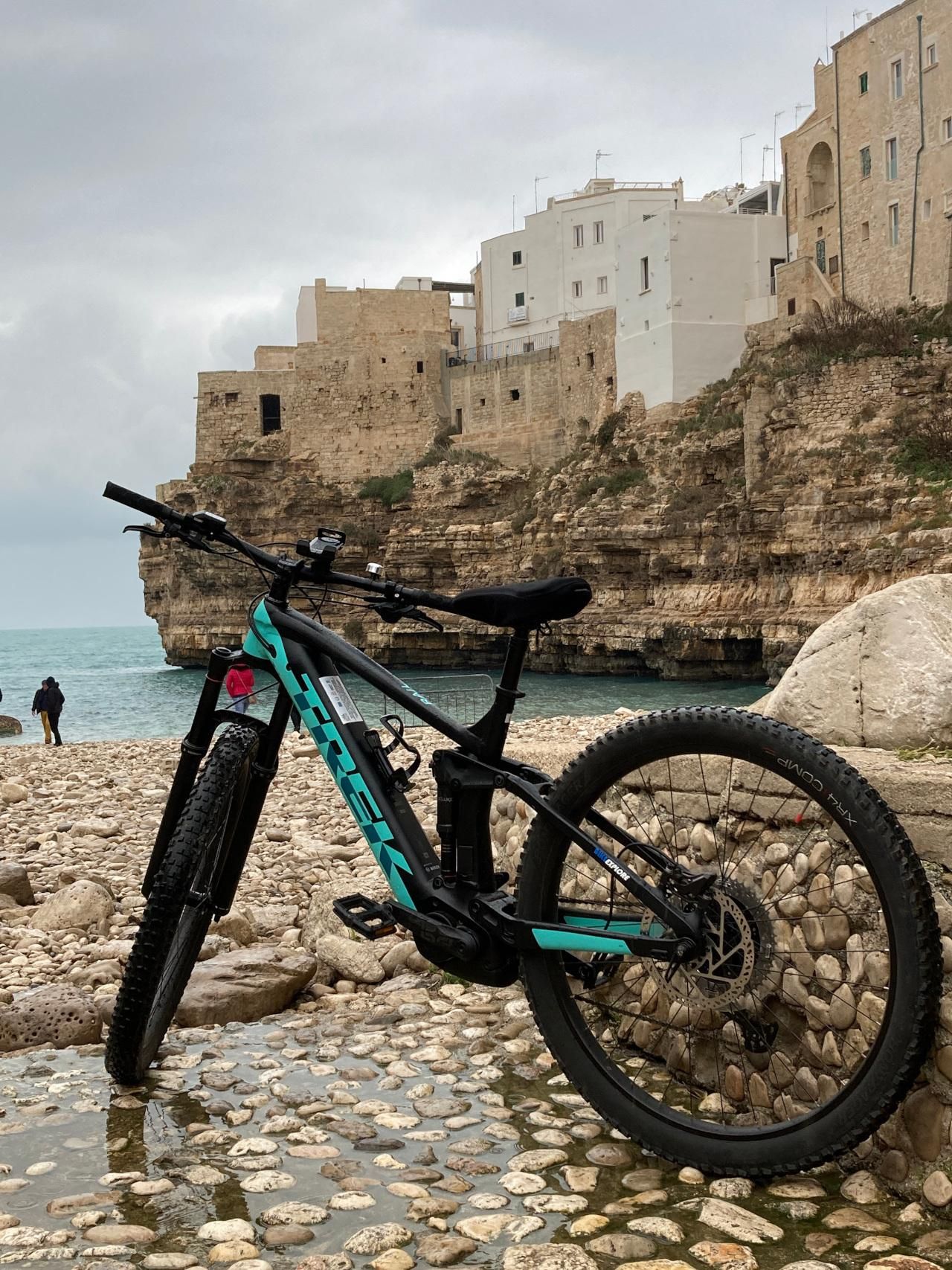 Apulien: E-Bike mieten. Selbstgeführte Führungen