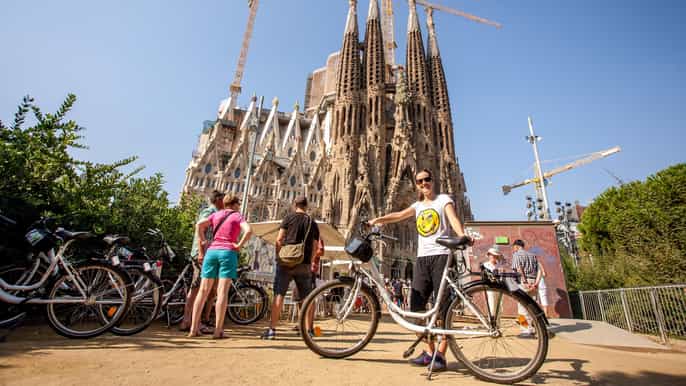 barcelona city sights highlight bike tour