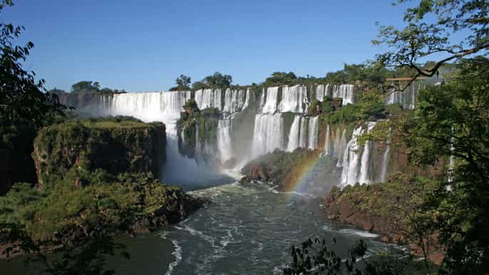 from puerto iguazu argentina brazil sides of iguazu falls
