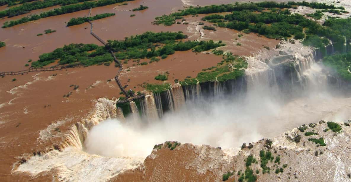 De Puerto Iguazú: Cataratas do Iguaçu (Argentina e Brasil)