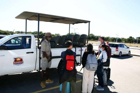 Flughafentransfer in einem 4x4 Safari-JeepFlughafen-Safari-Transfer in einem 4x4-Jeep