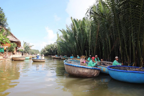 École de cuisine végétalienne à Hoi An avec un chef local et un bateau-panier