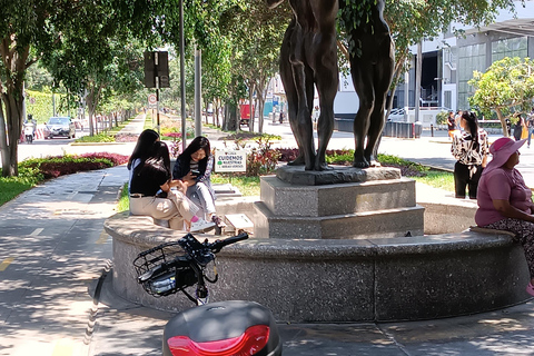 Lima : visite guidée du centre historique en vélo électriqueVisite de Lima : Découvrez le centre historique de Lima à vélo électrique et dégustation culinaire