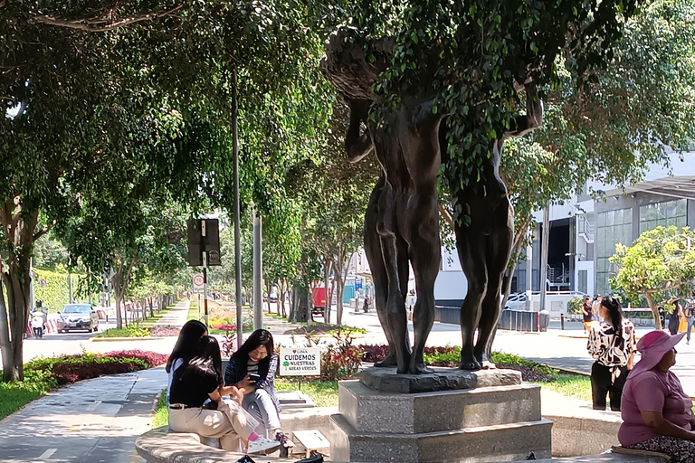 Lima : visite guidée du centre historique en vélo électriqueVisite de Lima : Découvrez le centre historique de Lima à vélo électrique et dégustation culinaire