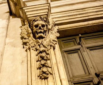Dark Heart of Rome: Facts, Legends, and Mystery Tour