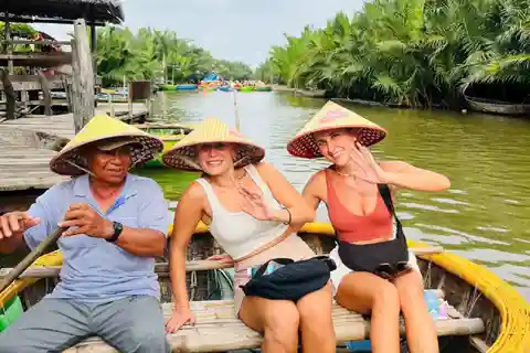 Hoi An: Market Tour, Basket Boat Ride and Cooking Class