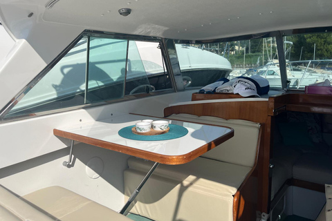 Französische Riviera: Bootstour auf einer klassischen Luxusyacht von Riva