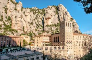 Von Barcelona aus: Ganztägige Montserrat & Wein Kleingruppentour